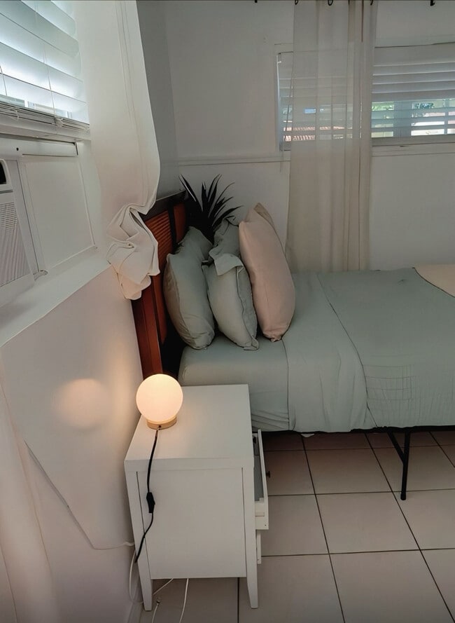 Building Photo - 1390 NW 29th Ave