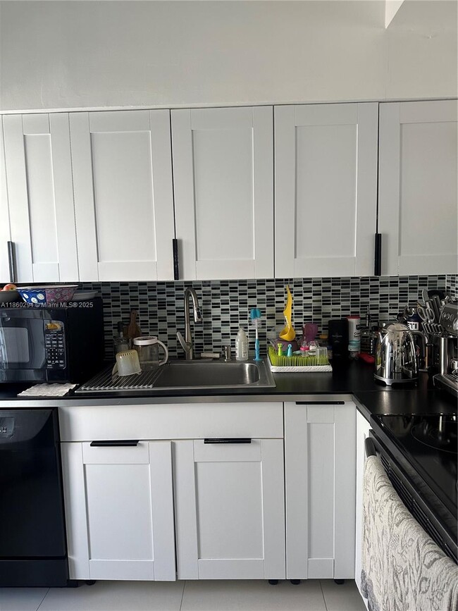 Foto del edificio - 10250 W Bay Harbor Dr
