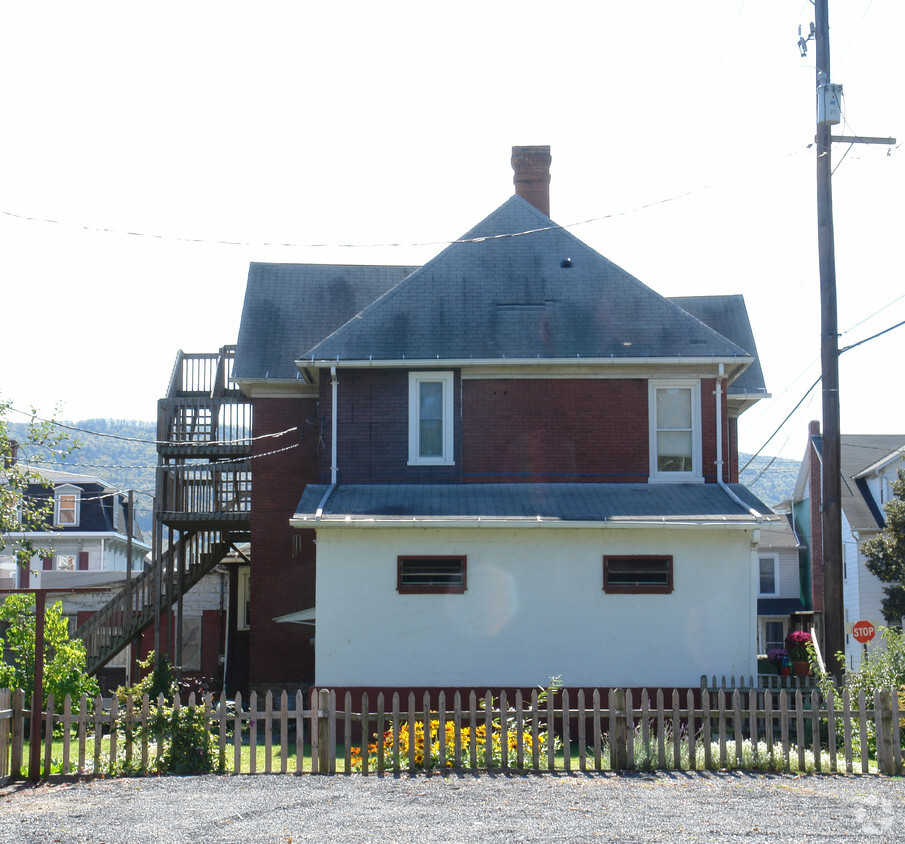 Building Photo - 359 E Main St