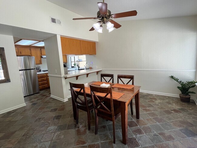 Building Photo - Spacious 3 Bedroom, 2 Bath Home with Offic...