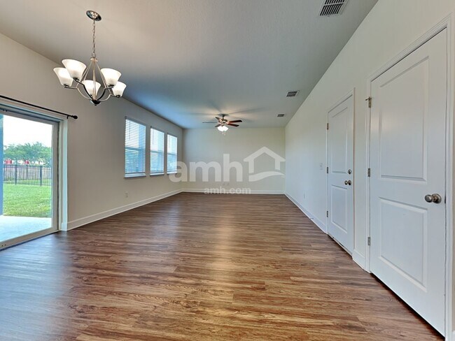 Foto del edificio - 1011 Island Pond Dr