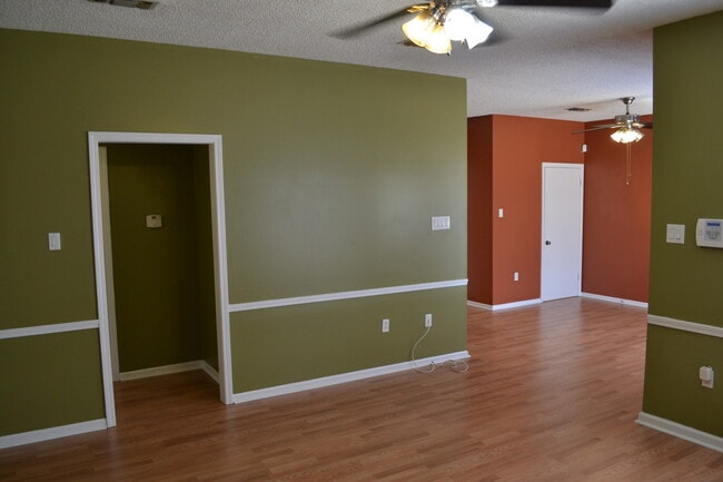 Foto del edificio - Location! Location!  3 bedroom, 2 bath, Ga...