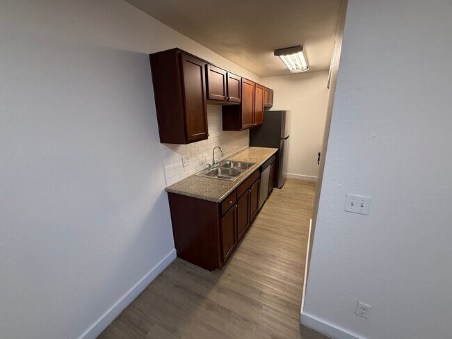 Building Photo - 1 bed 1 bath apartment!