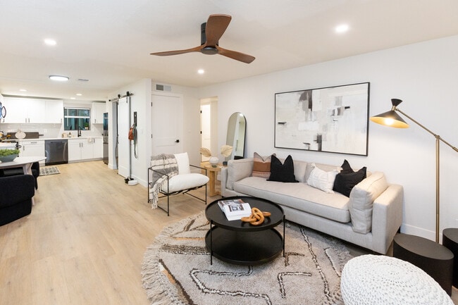 Vinyl Wood Plank Flooring - Quays at Encanto