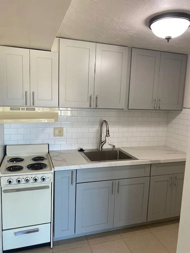 Building Photo - High-Floor Studio Featuring Full Kitchen, Parking & Brilliant Views at The Five Regents