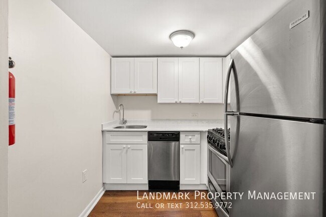 Foto del edificio - 3742 W Diversey Ave