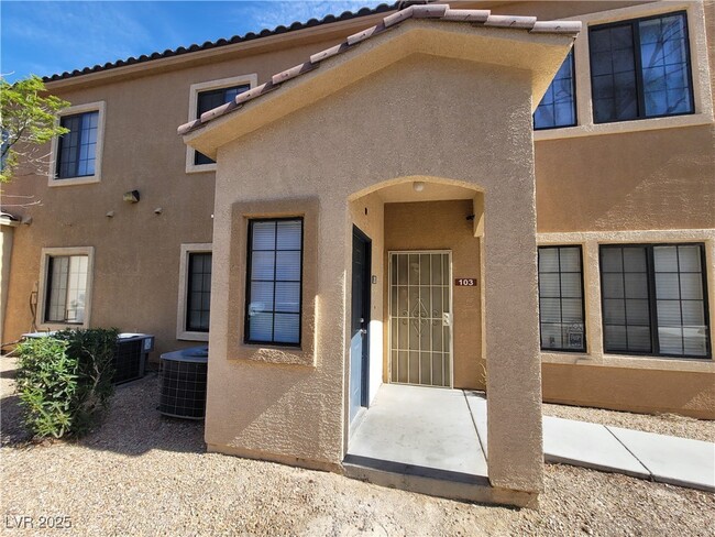 Building Photo - 2151 Hussium Hills St