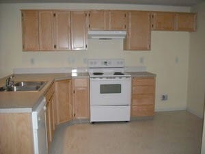 Building Photo - Spacious 4 Bedroom Home w/ Upstairs Laundry & Fully Fenced Yard!