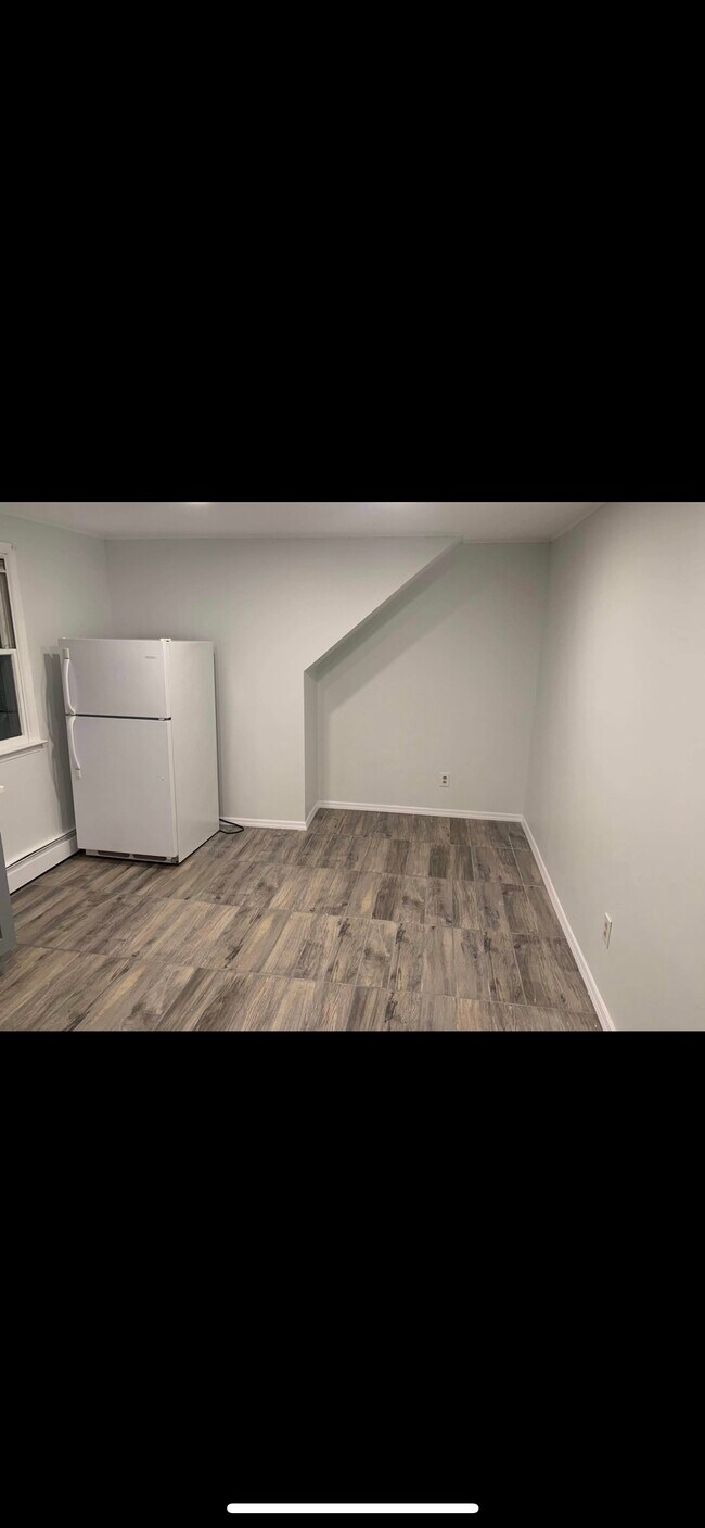 Building Photo - 25 Cherry Ln