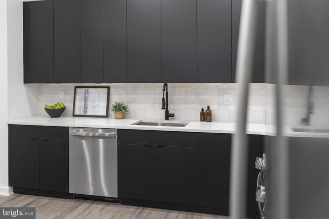 Building Photo - 1602 Locust St