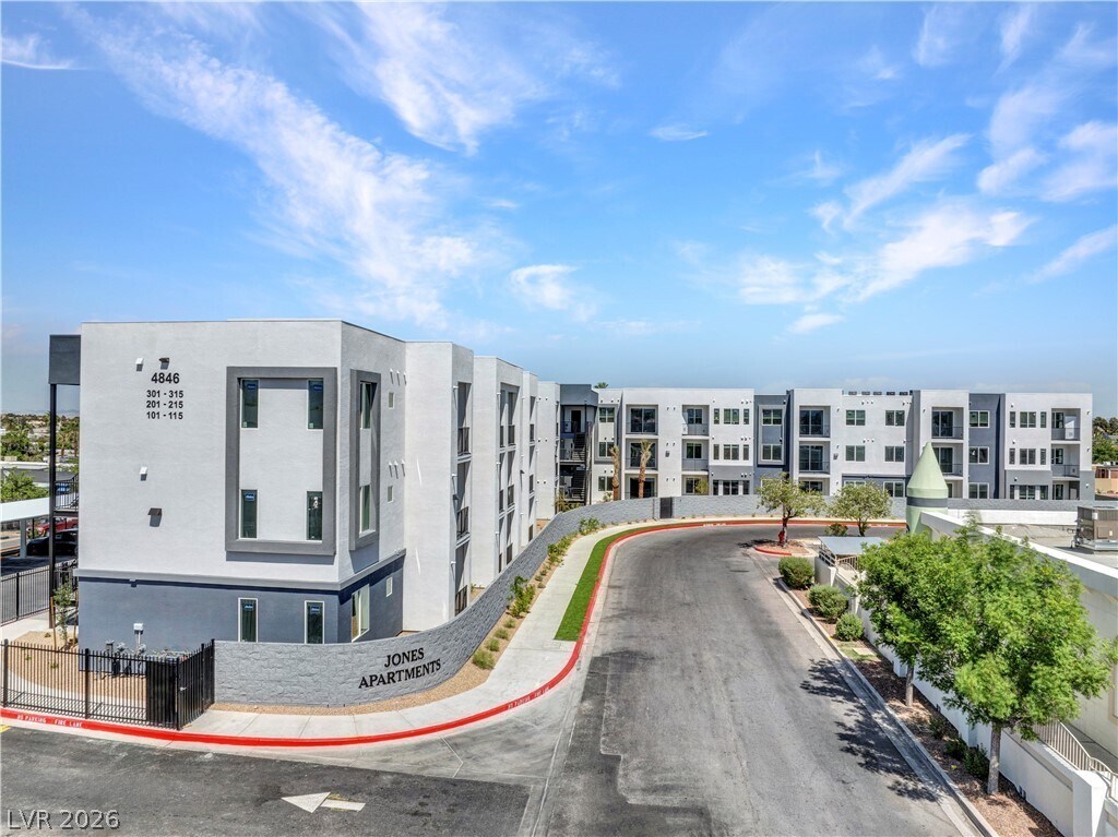 Building Photo - 4846 Jones