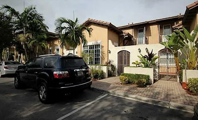 Photo - 515 SW 147th Ave Townhome