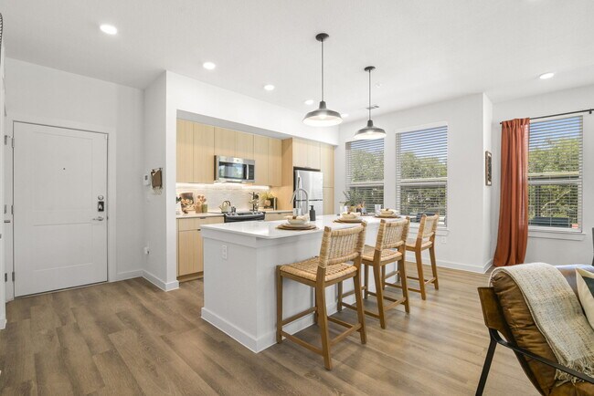 Building Photo - The Reserve at Alamo Ranch