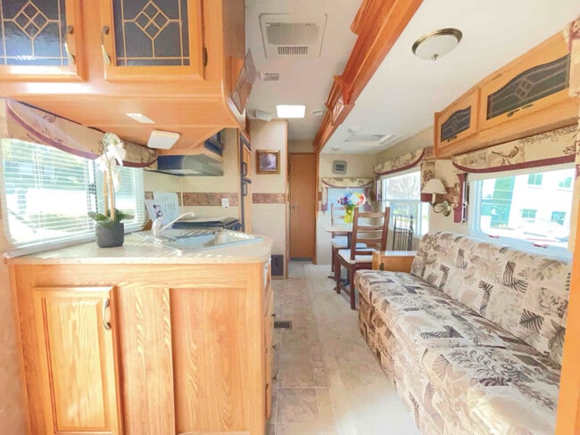 Building Photo - 1095 W El Camino Real