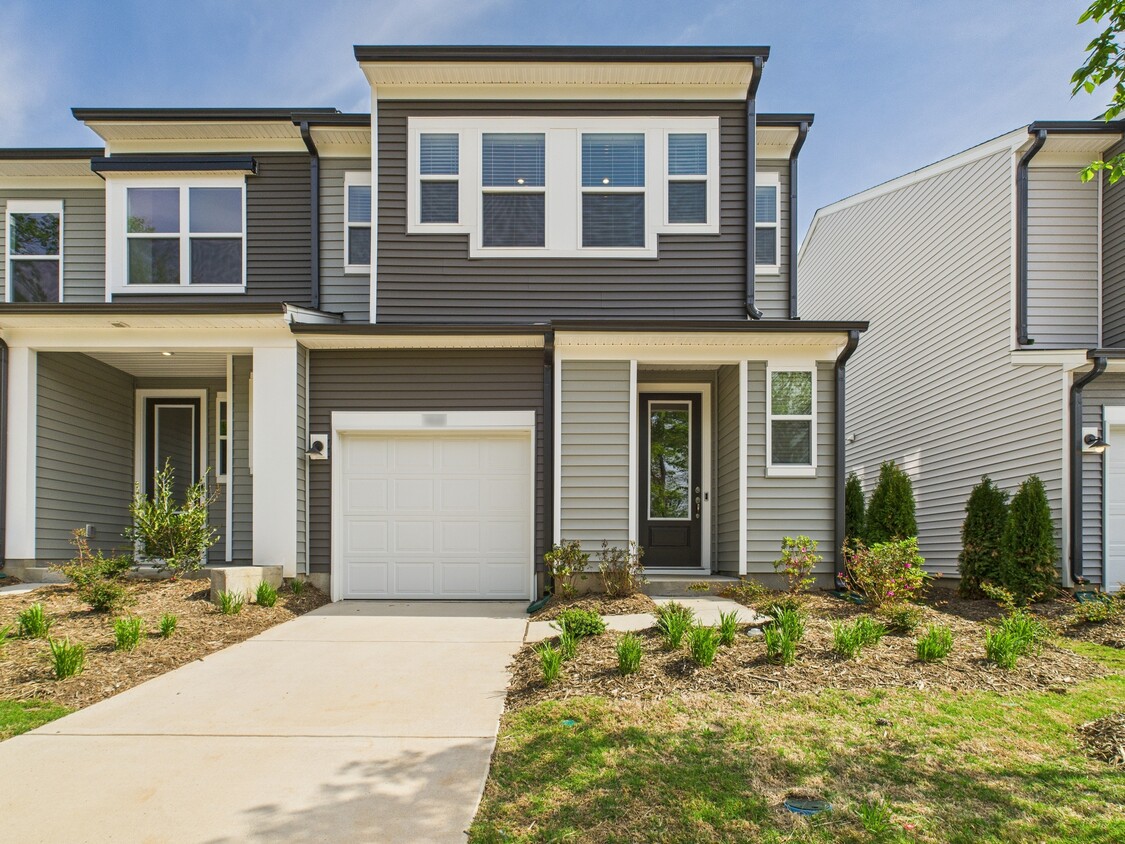 Foto principal - 3022 Hutton Gdns Ln