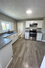 Building Photo - 105 Trail Dr