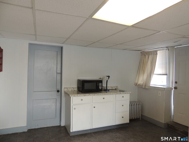 Building Photo - 127 Hosley Ave