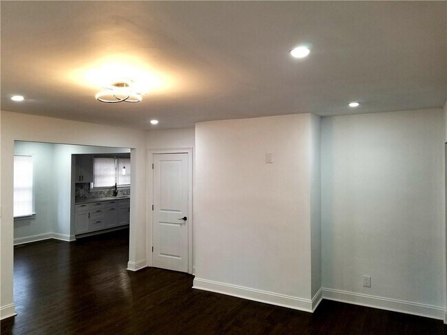 Building Photo - 1684 N Druid Hills Rd