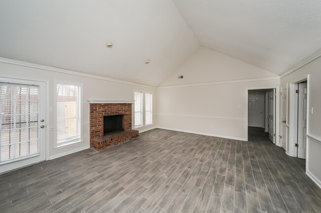 Foto del edificio - 8915 Lanthorn Cove