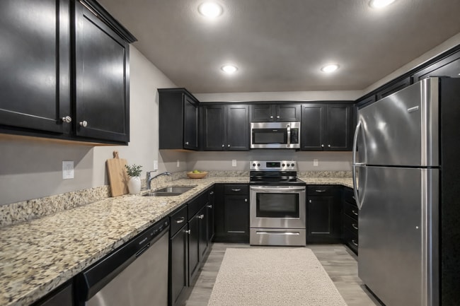 Foto del edificio - Updated 3-Bed, 2-Bath Ranch Townhome with Garage in Blue Springs