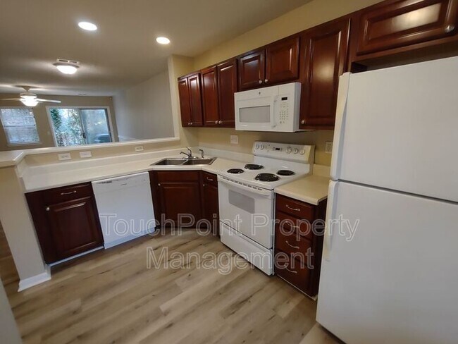Foto del edificio - 10215 Reindeer Way Ln