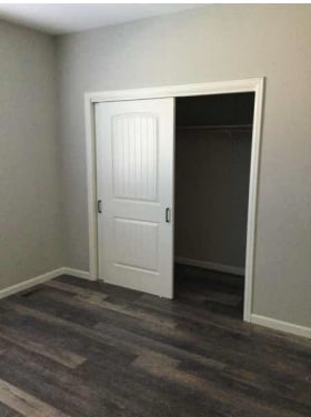 Building Photo - 642 E Star Ct
