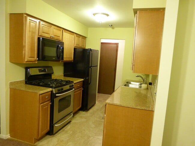 Building Photo - 125 W 66th St