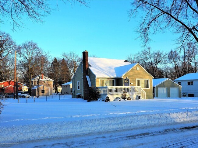 Building Photo - 574 Stoddard Ave