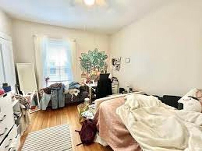 Building Photo - No Brokers Fee, Central BU Location, heat, Hot Water Included, Laundry on a Site, Parking for Rent