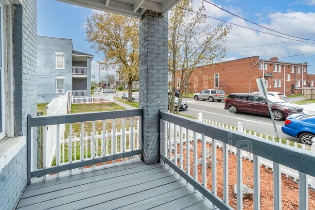 Foto del edificio - 731 W 38th St