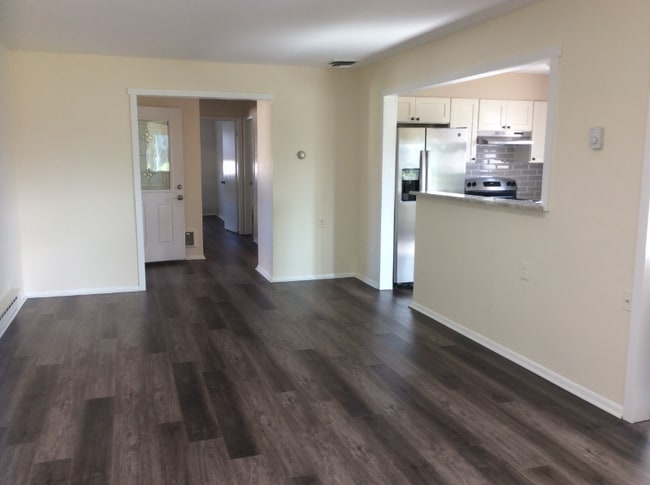 Building Photo - 158 Clay Cir