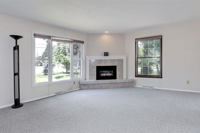Fireplace - 1140 S Bluemound Dr