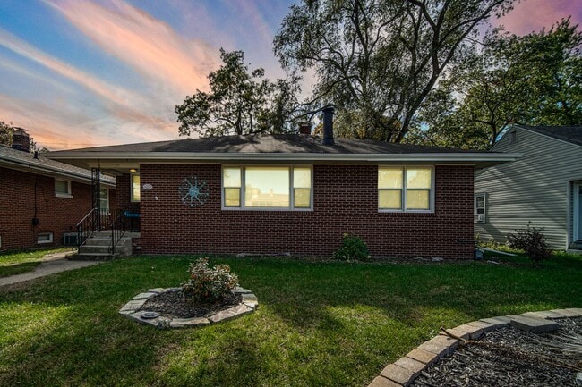 Foto del edificio - Charming Custom Home in Miller Beach!