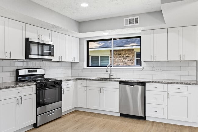 Building Photo - 3030 Becket St