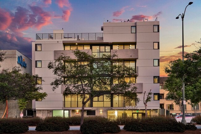 Building Photo - Clad LA