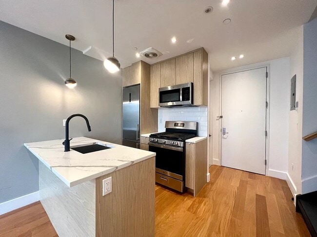 Foto del edificio - 22 Rogers Ave