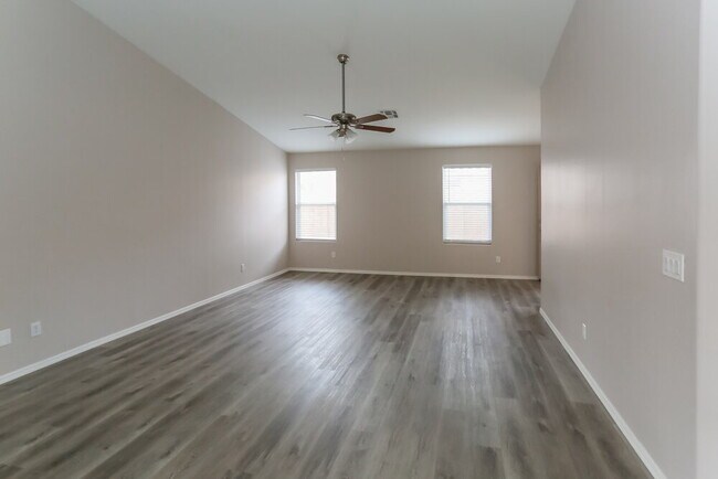 Building Photo - 2322 S 65th Dr