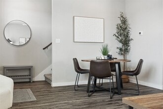 Building Photo - 523 Powell Dr