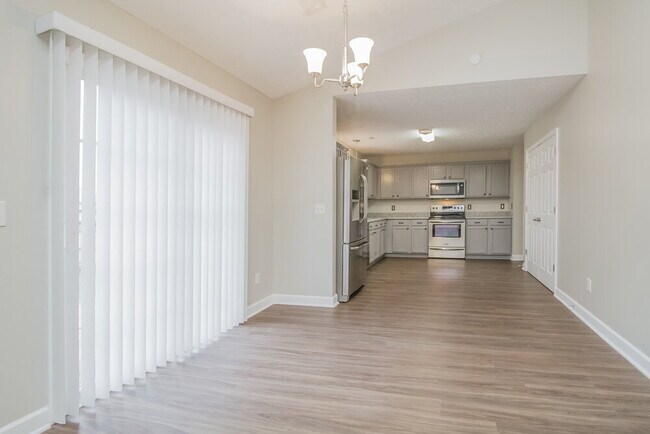 Building Photo - 8022 Meadowview Ln