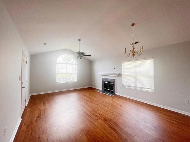 Building Photo - 105 Woodglen Dr