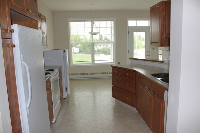 Photo du bâtiment - 2 Bed 2 Bath Unit in Olds, AB
