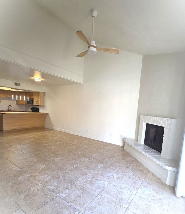 Building Photo - Stunning 3-bedroom 2 bathroom Condo