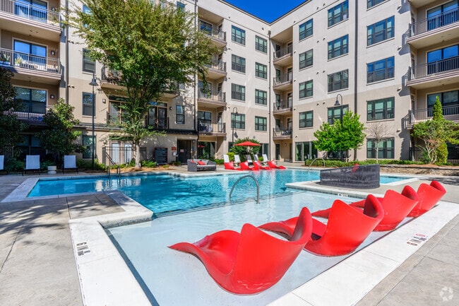 Pool - Radius West Midtown