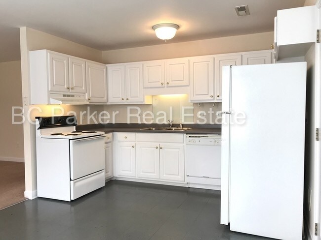 Building Photo - 2 Bed, 2 Bath - Duplex