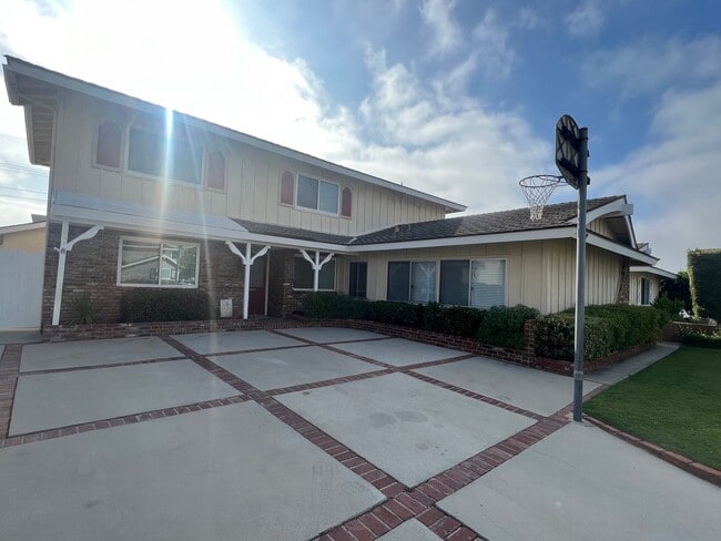 Building Photo - Rare 5 bedroom home available in Cypress