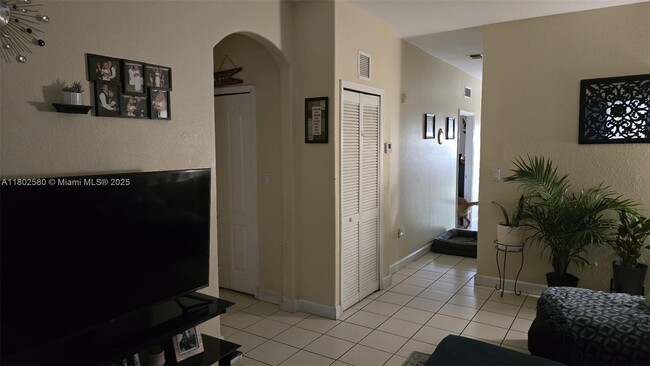 Foto del edificio - 1568 SE 26th St