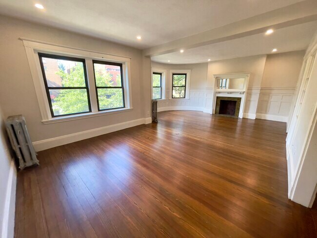 Sala / Comedor - 1857 Beacon St