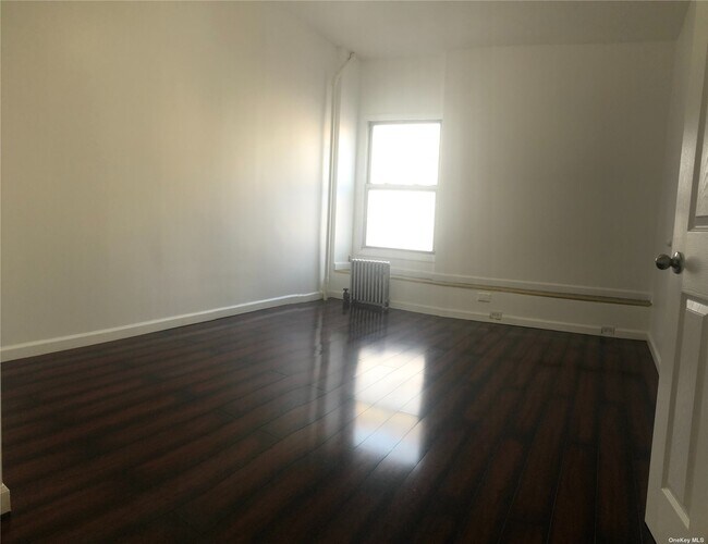 Foto del edificio - 446 Knickerbocker Ave