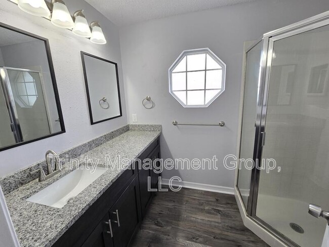 Foto del edificio - 12325 Shafton Rd