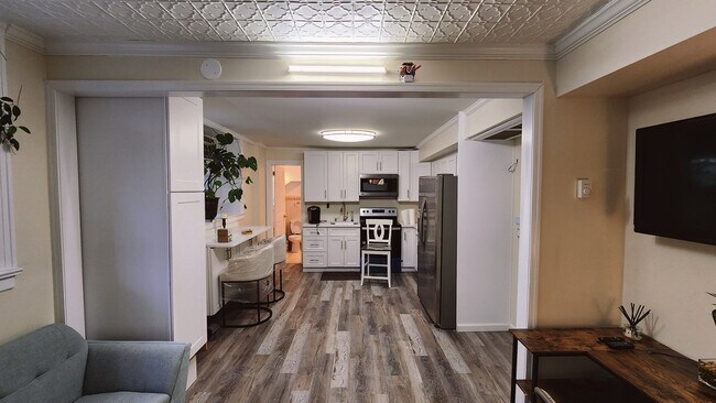 Foto del edificio - 834 Adee Ave